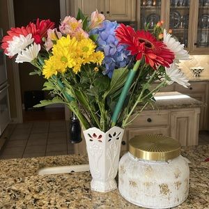 Pierced Ivory Neutral Vase with Gold Trim 7" Papel Freelance